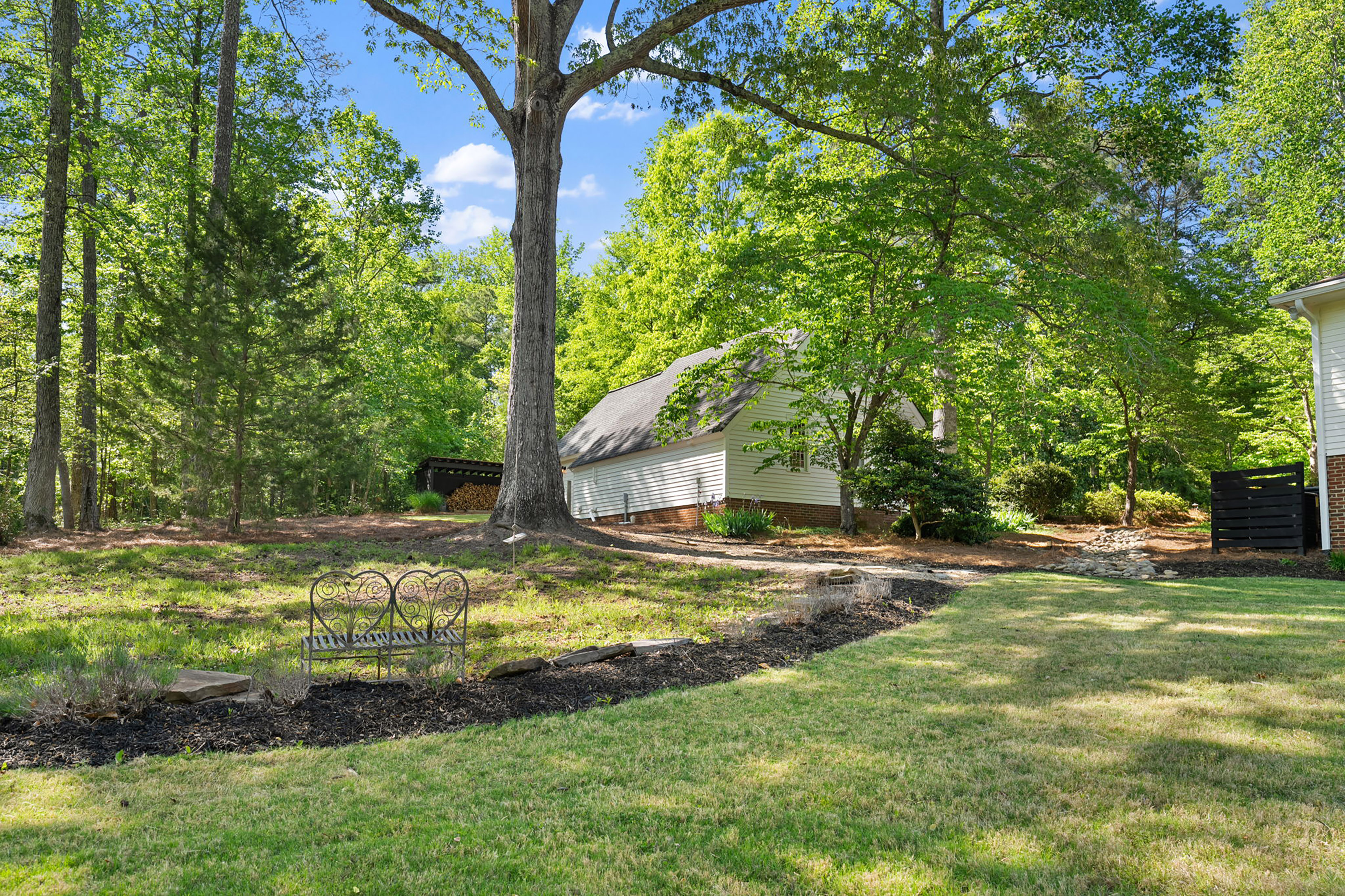  Live Timeless in Coveted Farmhouse on 4+ Private Gated Acres In Roswell - 物件實景