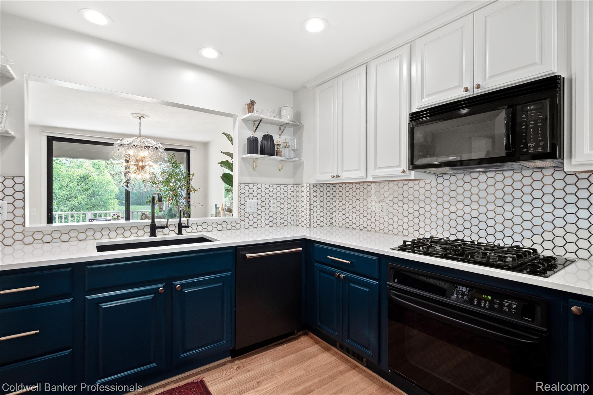 BloomfieldHills, Michigan, 48304, United States, 2 Bedrooms Bedrooms, ,4 BathroomsBathrooms,Residential,For Sale,1896256