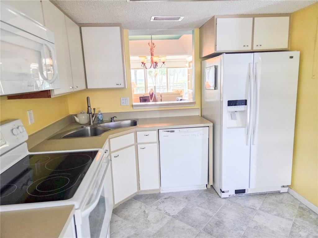 Vero Beach, Florida, 32963, United States, 2 Bedrooms Bedrooms, ,2 BathroomsBathrooms,Residential,For Sale,1977499