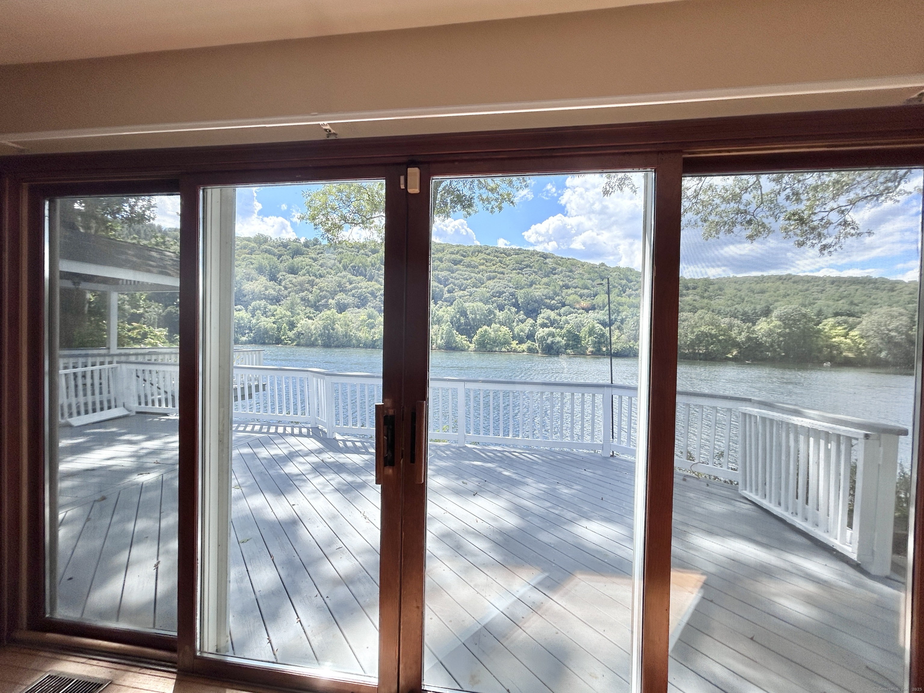 Seymour, Connecticut, 06483, United States, 3 Bedrooms Bedrooms, ,2 BathroomsBathrooms,Residential,For Sale,1933052