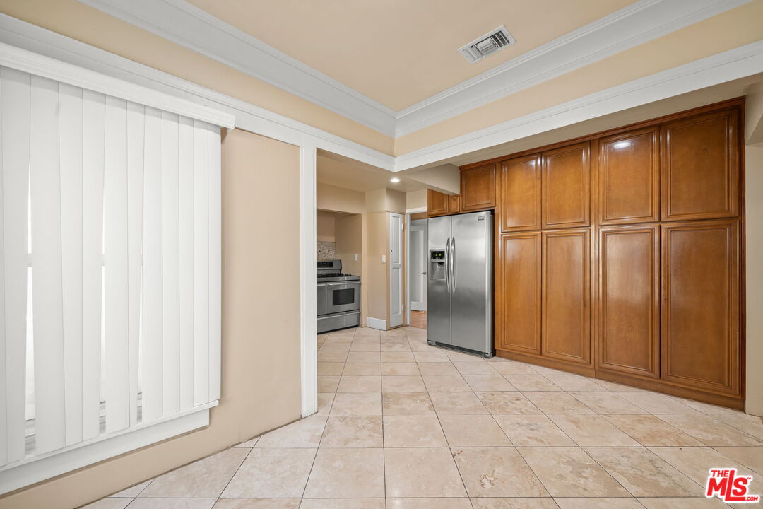 Inglewood, California, 90301, United States, 4 Bedrooms Bedrooms, ,Residential,For Sale,1993499