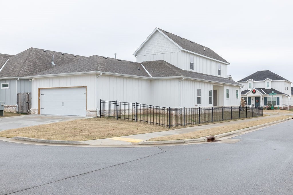 Springdale, Arkansas, 72762, United States, 3 Bedrooms Bedrooms, ,3 BathroomsBathrooms,Residential,For Sale,2001848