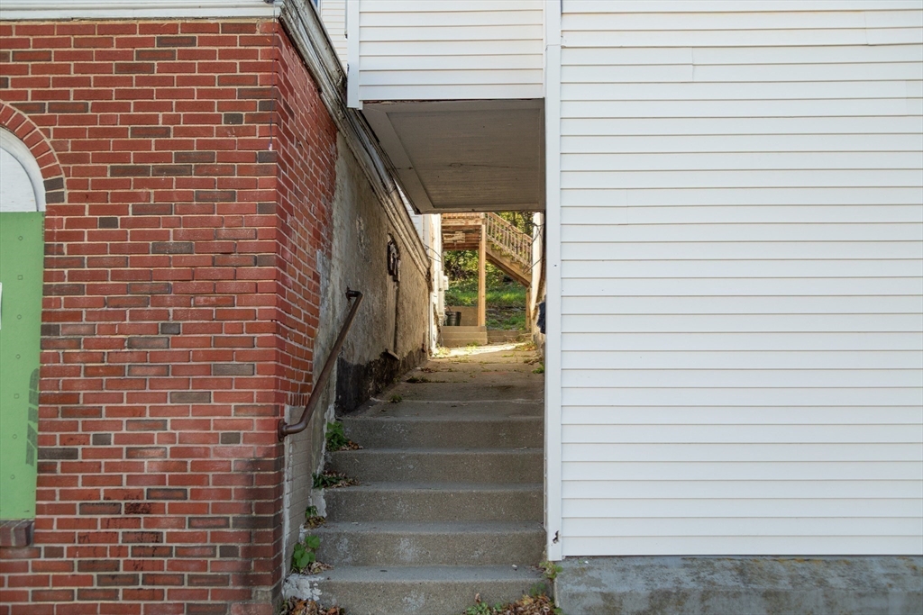 Worcester, Massachusetts, 01604, United States, 8 Bedrooms Bedrooms, ,4 BathroomsBathrooms,Residential,For Sale,1981131