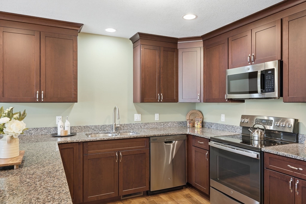 Wilbraham, Massachusetts, 01095, United States, 2 Bedrooms Bedrooms, ,2 BathroomsBathrooms,Residential,For Sale,1995815