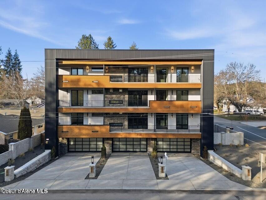 Coeur d'Alene, Idaho, 83814, United States, 3 Bedrooms Bedrooms, ,4 BathroomsBathrooms,Residential,For Sale,2018272