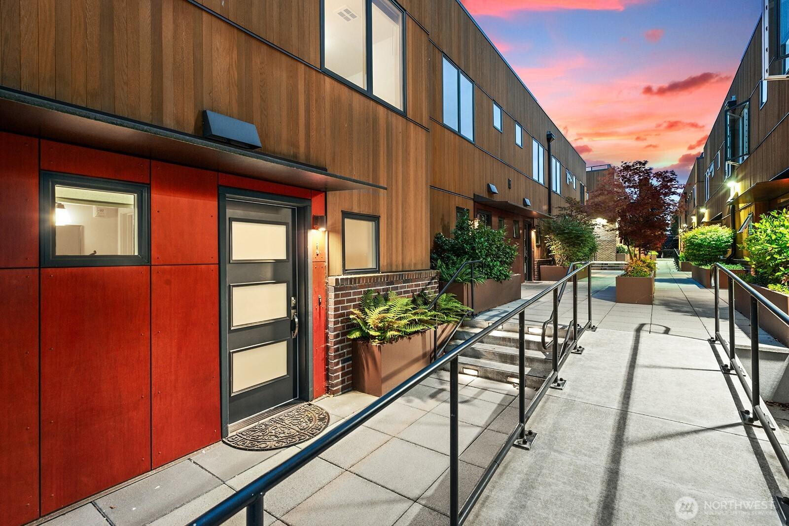SEATTLE, Washington, 98115, United States, 2 Bedrooms Bedrooms, ,3 BathroomsBathrooms,Residential,For Sale,1918220