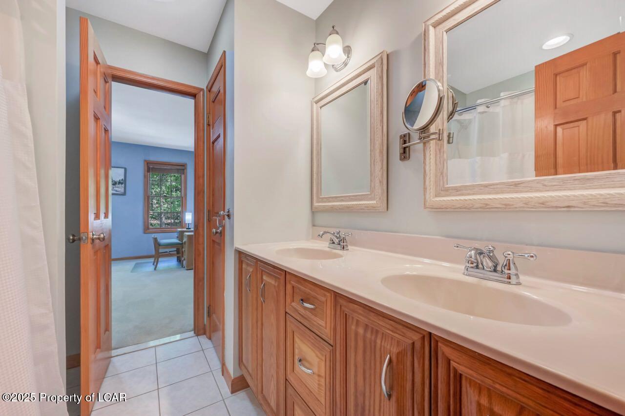 Mountain Top, Pennsylvania, 18707, United States, 4 Bedrooms Bedrooms, ,5 BathroomsBathrooms,Residential,For Sale,1944925