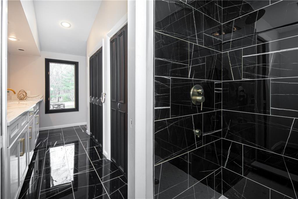 East Greenwich, Rhode Island, 02818, United States, 3 Bedrooms Bedrooms, ,3 BathroomsBathrooms,Residential,For Sale,1905846