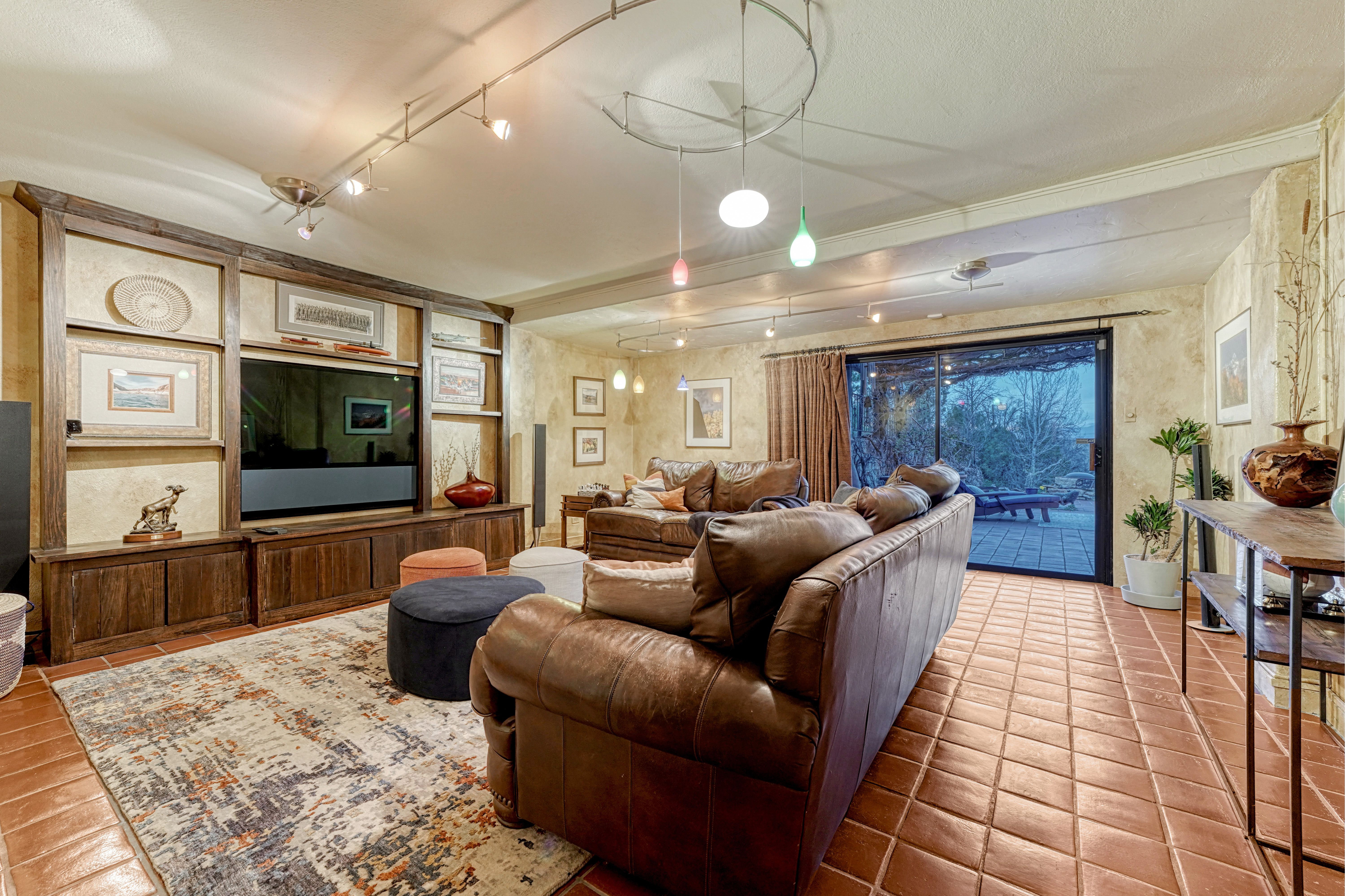 Introducing the Harold Florman House, a Rare and Authentic 1939 Pueblo Revival - 物件實景