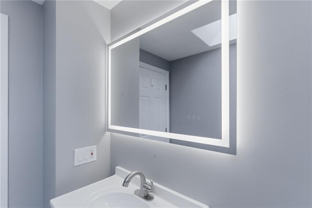 Warwick, Rhode Island, 02889, United States, 5 Bedrooms Bedrooms, ,3 BathroomsBathrooms,Residential,For Sale,2048258