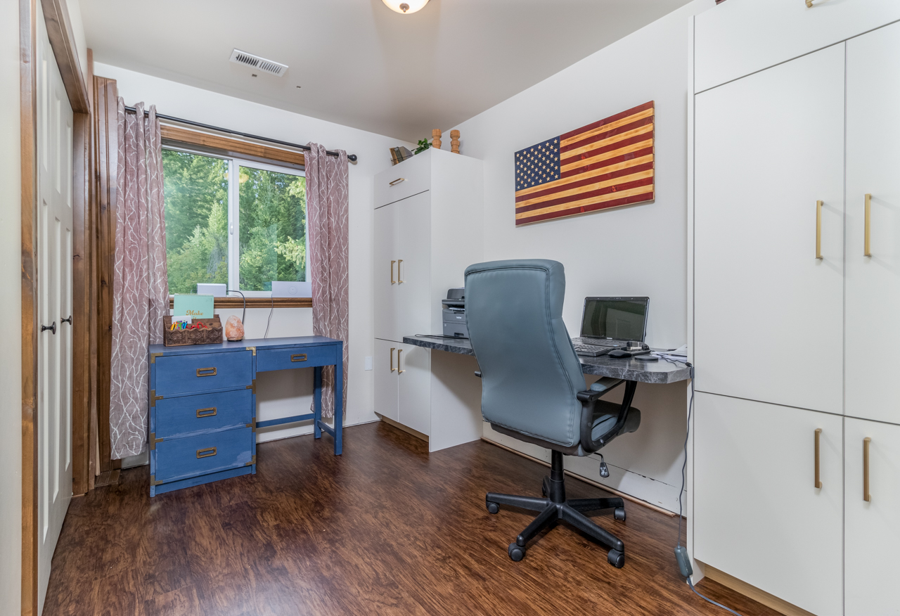 Bonners Ferry, Idaho, 83805, United States, 5 Bedrooms Bedrooms, ,3 BathroomsBathrooms,Residential,For Sale,1942969