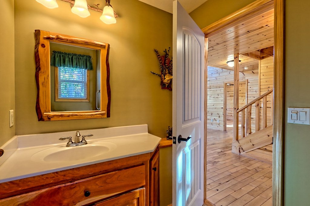 Young Harris, Georgia, 30582, United States, 4 Bedrooms Bedrooms, ,5 BathroomsBathrooms,Residential,For Sale,1987920