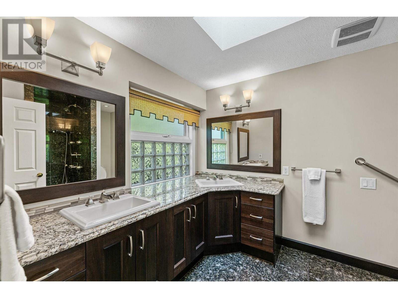 KELOWNA, British Columbia, V1V 1W2, CA, 4 Bedrooms Bedrooms, ,3 BathroomsBathrooms,Residential,For Sale,1882323