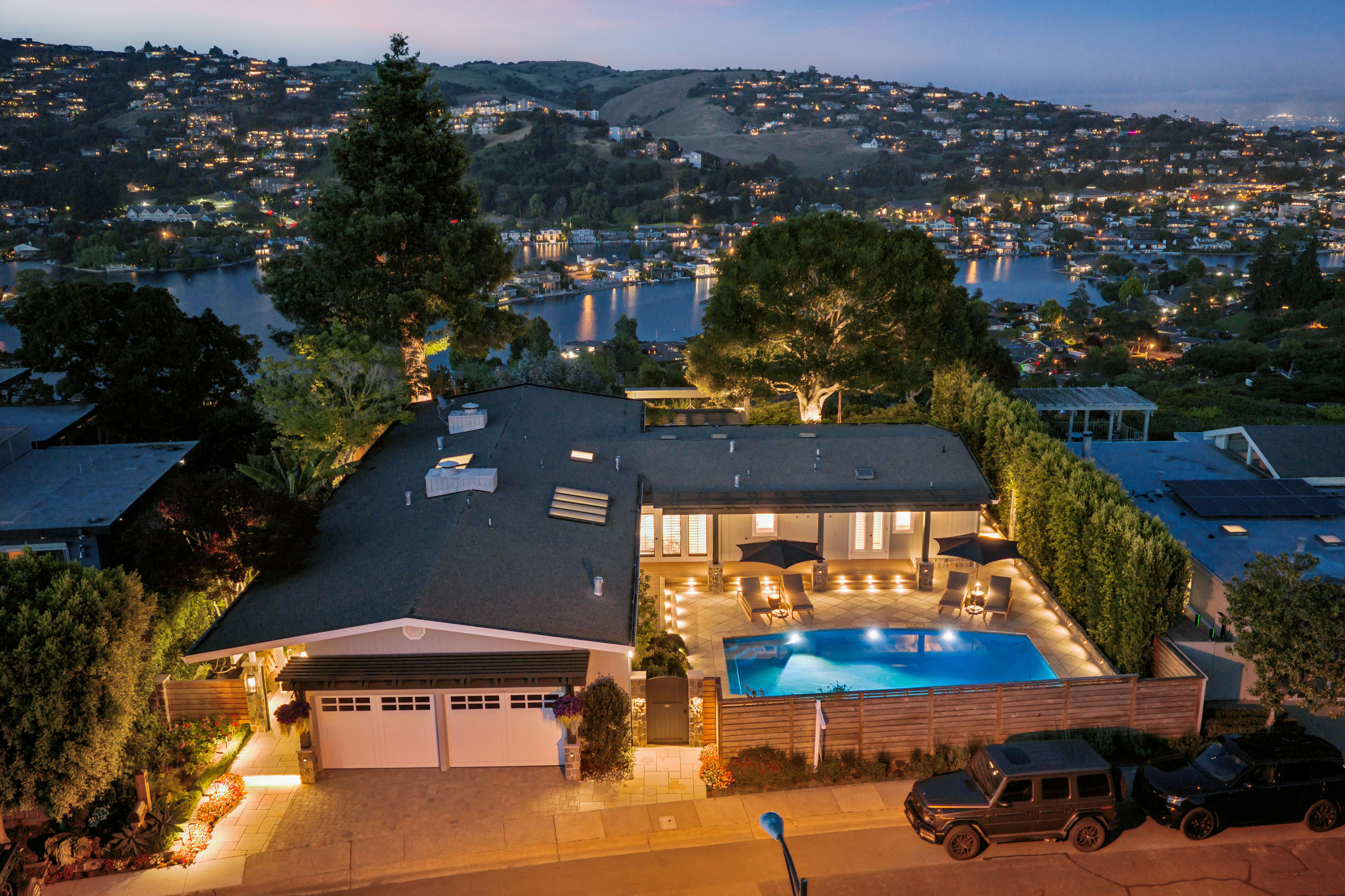  Rare One-Level Residence on Belvedere Island