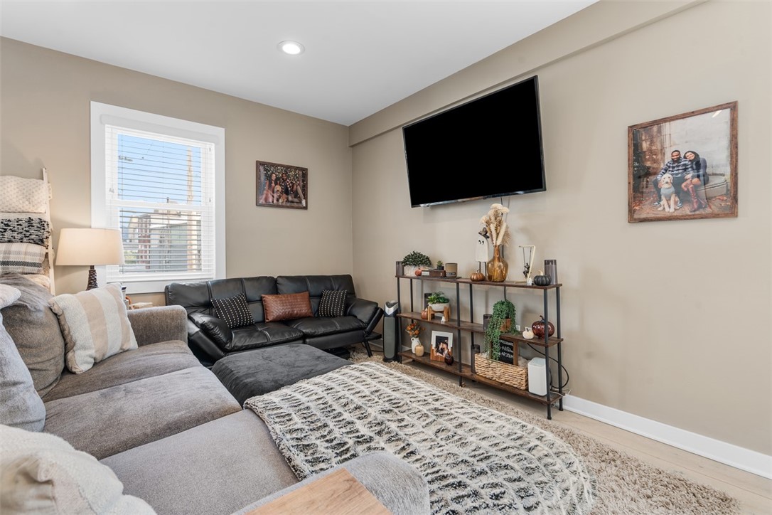 Lawrenceville, Pennsylvania, 15201, United States, ,Residential,For Sale,1988380