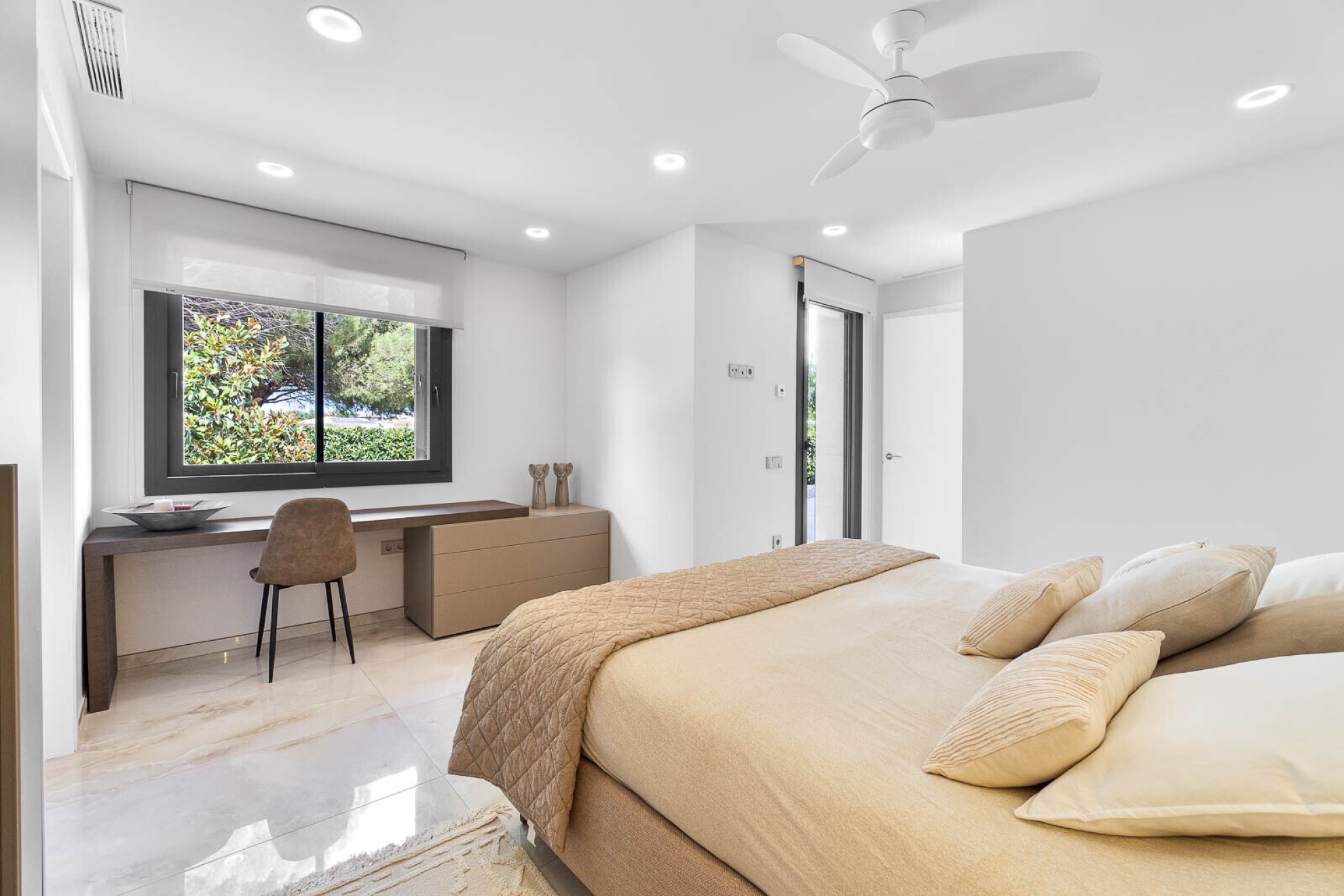  One-story Contemporary Villa in Golf Torremirona - 物件實景
