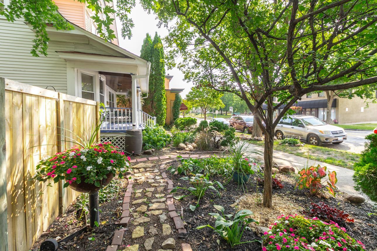Saint Paul, Minnesota, 55104, United States, 5 Bedrooms Bedrooms, ,3 BathroomsBathrooms,Residential,For Sale,1947967