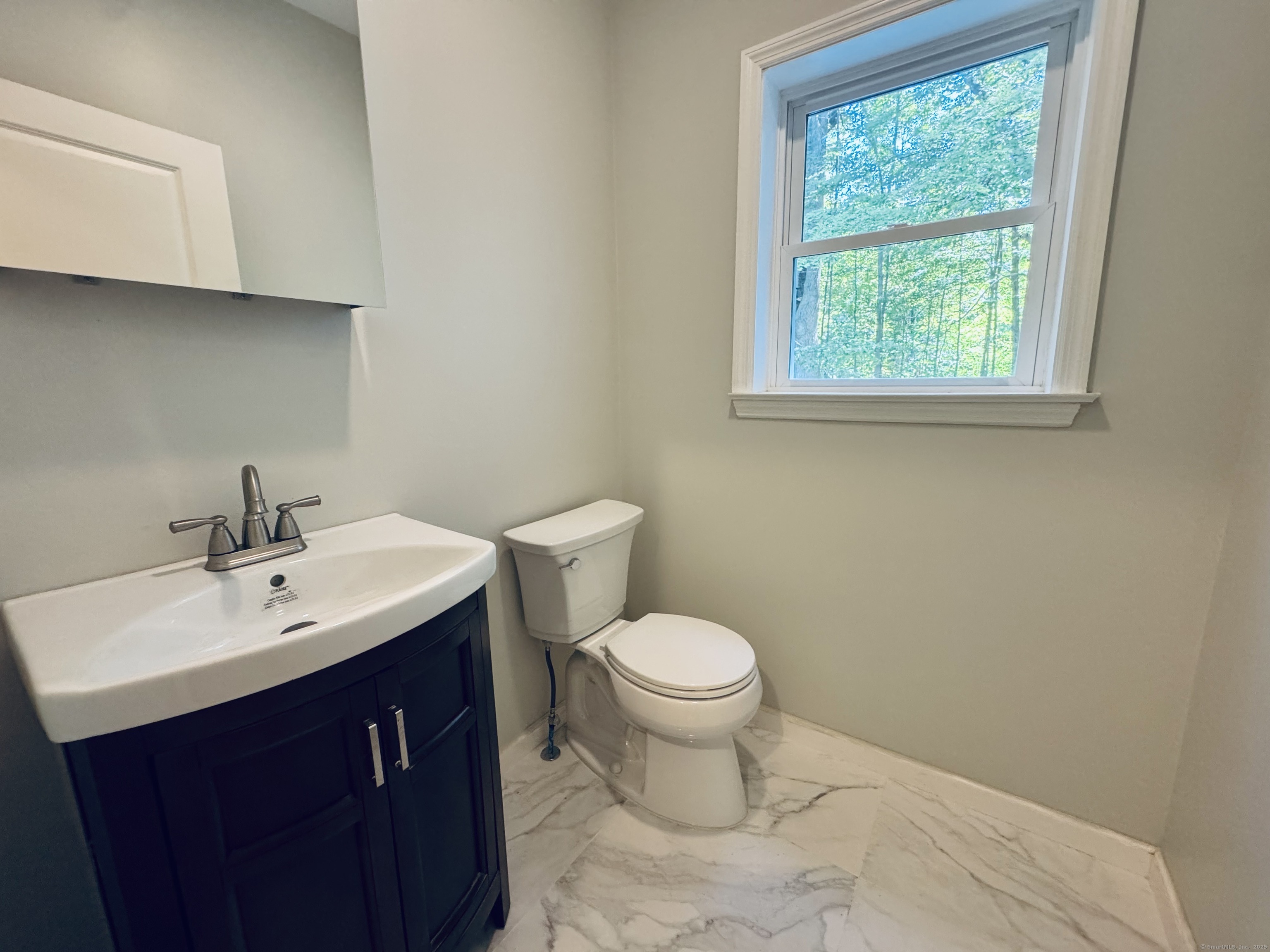 Newtown, Connecticut, 06482, United States, 4 Bedrooms Bedrooms, ,4 BathroomsBathrooms,Residential,For Sale,1917666
