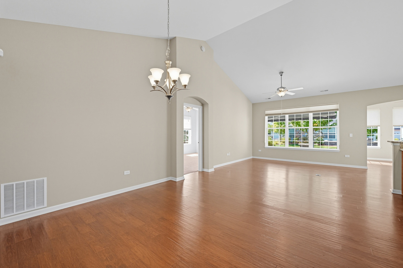 Naperville, Illinois, 60564, United States, 2 Bedrooms Bedrooms, ,2 BathroomsBathrooms,Residential,For Sale,1986332