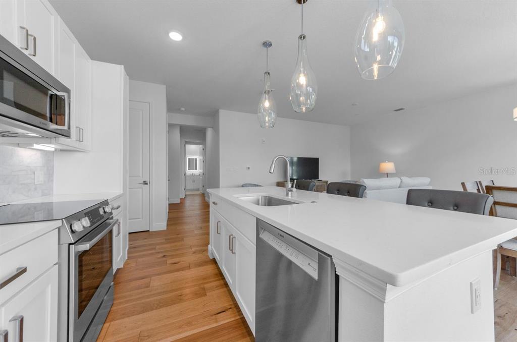 St Petersburg, Florida, 33701, United States, 3 Bedrooms Bedrooms, ,3 BathroomsBathrooms,Residential,For Sale,1885296