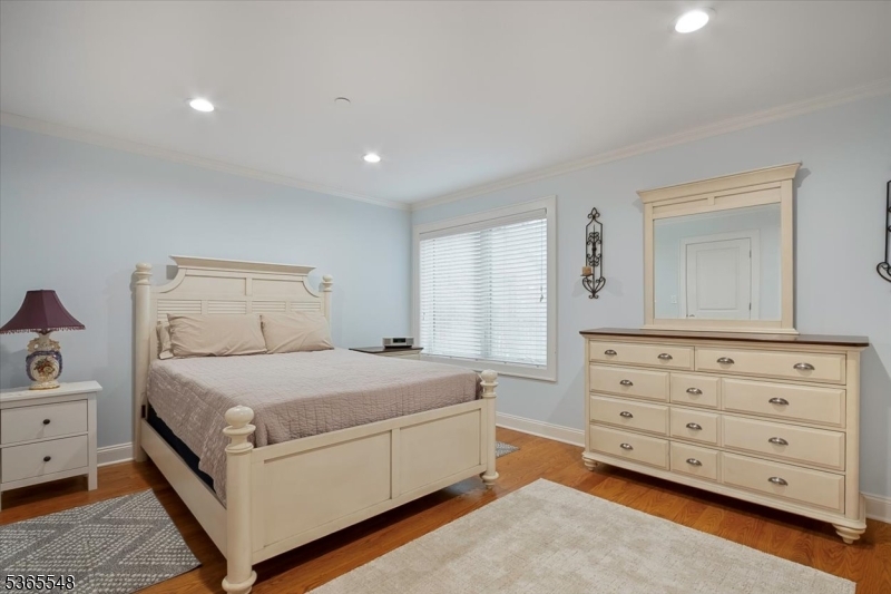 Teaneck, New Jersey, 07666, United States, 2 Bedrooms Bedrooms, ,3 BathroomsBathrooms,Residential,For Sale,1870844