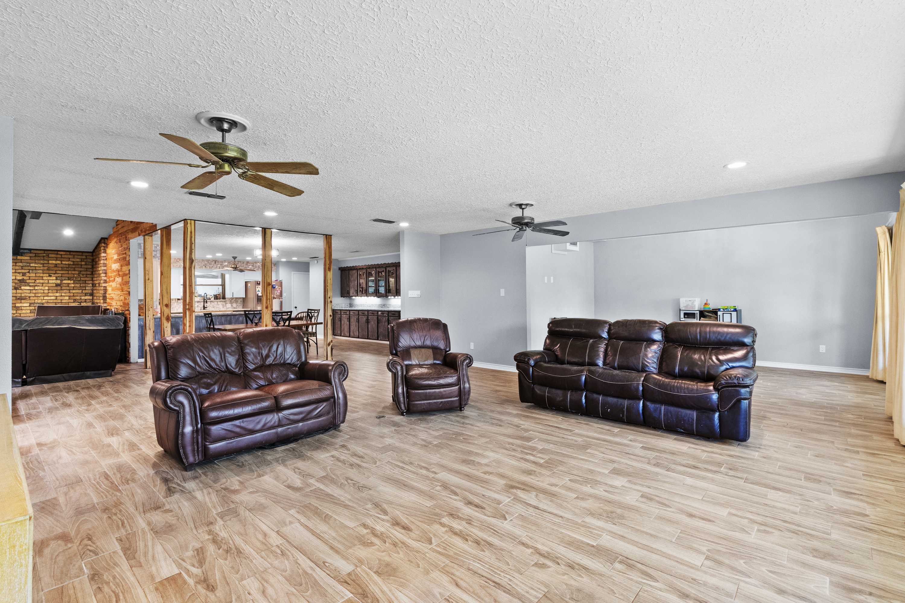 Henderson, Texas, 75652, United States, 6 Bedrooms Bedrooms, ,5 BathroomsBathrooms,Residential,For Sale,1920809