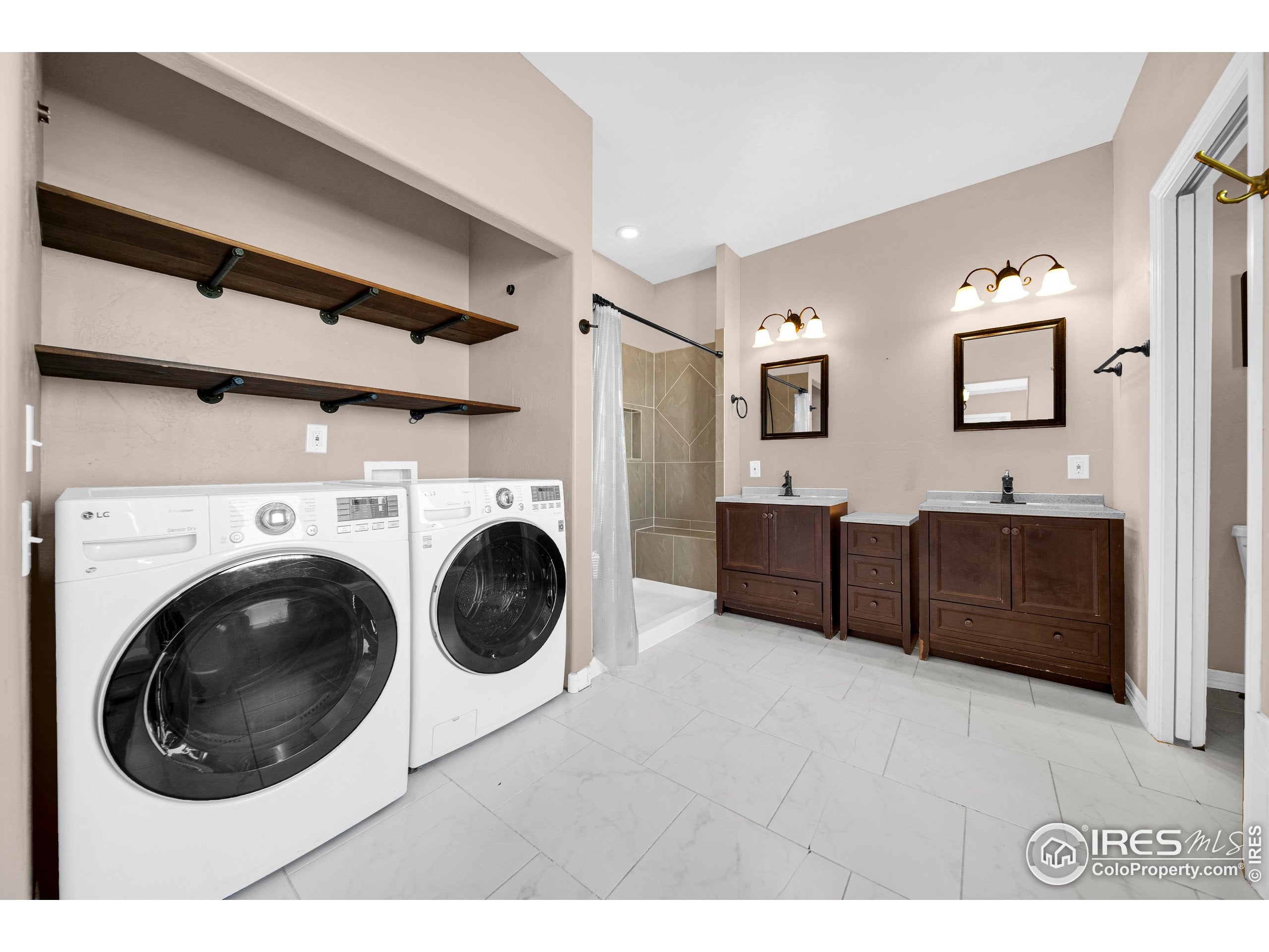 Fort Morgan, Colorado, 80701, United States, 3 Bedrooms Bedrooms, ,4 BathroomsBathrooms,Residential,For Sale,1982618