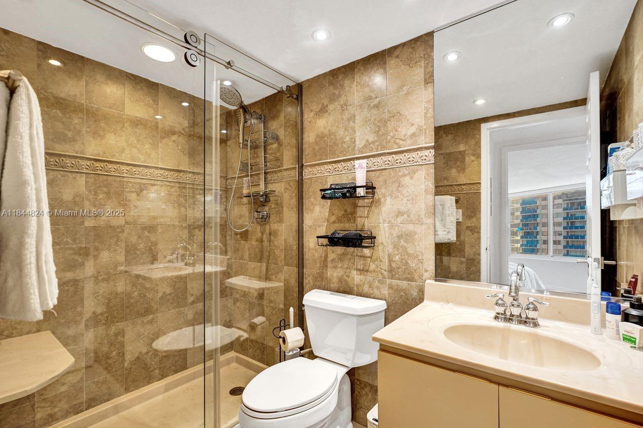 Miami Beach, Florida, 33140, United States, 2 Bedrooms Bedrooms, ,2 BathroomsBathrooms,Residential,For Sale,1907314