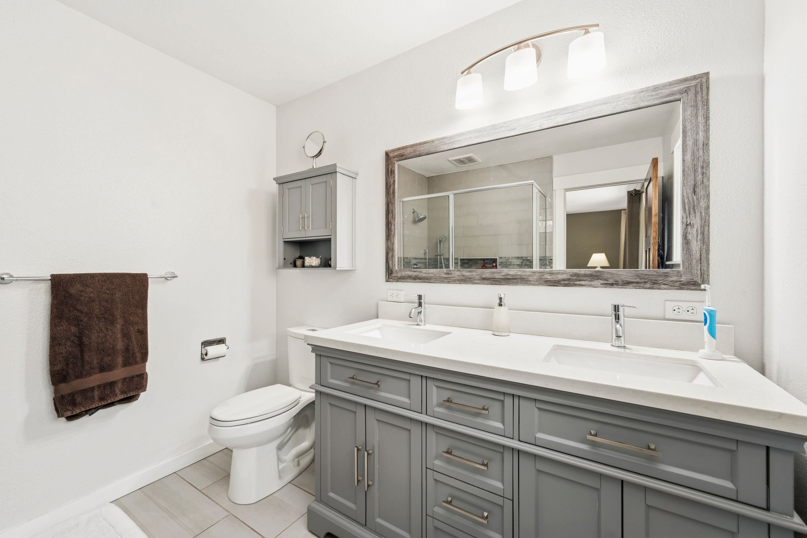  Beautifully Updated Raised Ranch, Perfectly Positioned to Capture Views - 物件實景