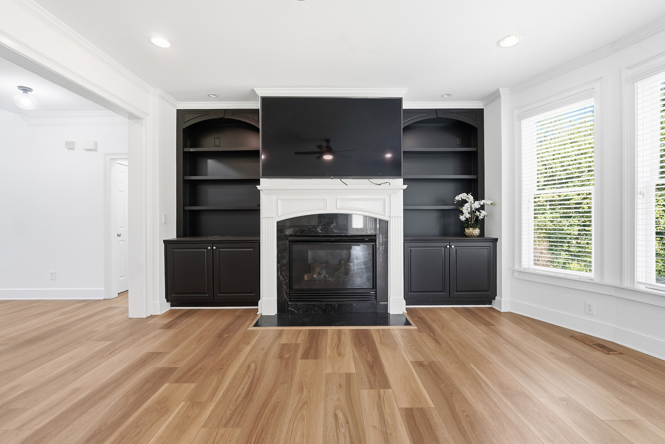  Beautifully Appointed Home in Sought-After Woodmont - 物件實景