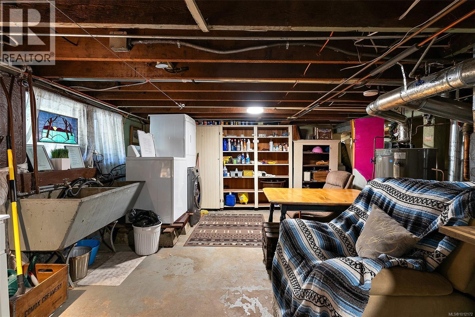 SIDNEY, British Columbia, V8L 2W2, CA, 5 Bedrooms Bedrooms, ,5 BathroomsBathrooms,Residential,For Sale,1949538