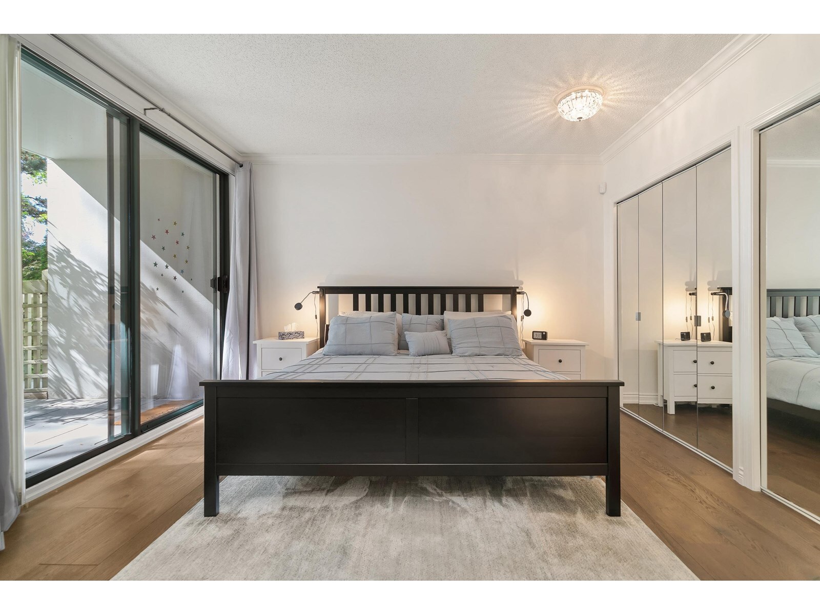 SURREY, British Columbia, V4A 9T5, CA, 2 Bedrooms Bedrooms, ,2 BathroomsBathrooms,Residential,For Sale,1950918
