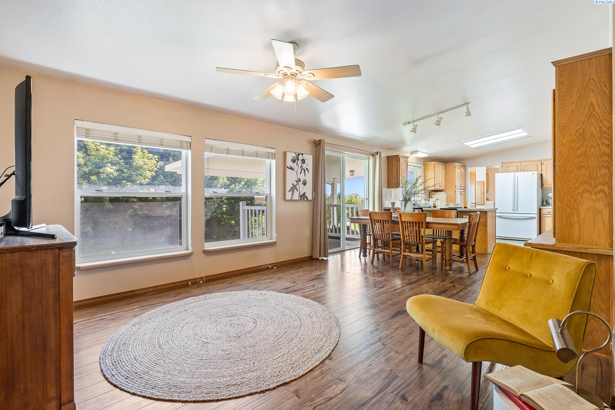 Eltopia, Washington, 99330, United States, 4 Bedrooms Bedrooms, ,1 BathroomBathrooms,Residential,For Sale,1901493