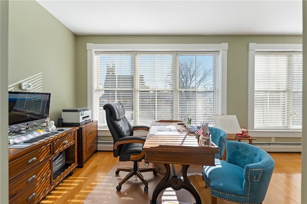 Bristol, Rhode Island, 02809, United States, 2 Bedrooms Bedrooms, ,3 BathroomsBathrooms,Residential,For Sale,1834727