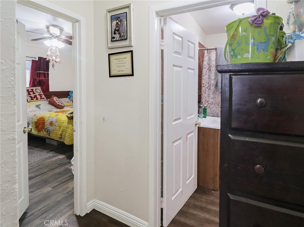 Los Angeles, California, 90003, United States, 5 Bedrooms Bedrooms, ,3 BathroomsBathrooms,Residential,For Sale,1935114