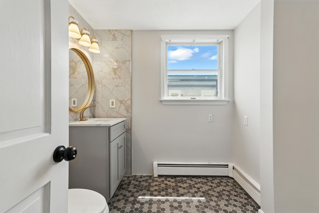 Lynn, Massachusetts, 01902, United States, 5 Bedrooms Bedrooms, ,3 BathroomsBathrooms,Residential,For Sale,1937359