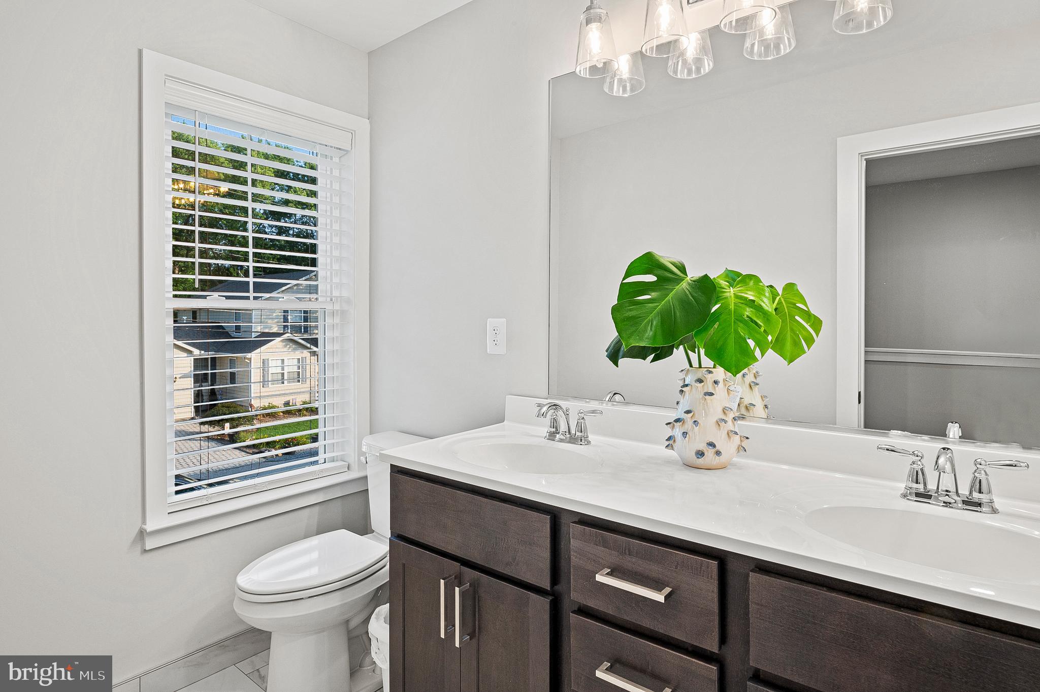 Edgewater, Maryland, 21037, United States, 5 Bedrooms Bedrooms, ,3 BathroomsBathrooms,Residential,For Sale,1895020