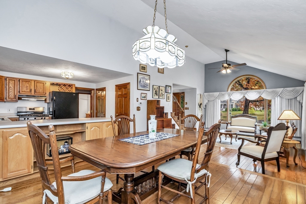 Dracut, Massachusetts, 01826, United States, 3 Bedrooms Bedrooms, ,2 BathroomsBathrooms,Residential,For Sale,1982385