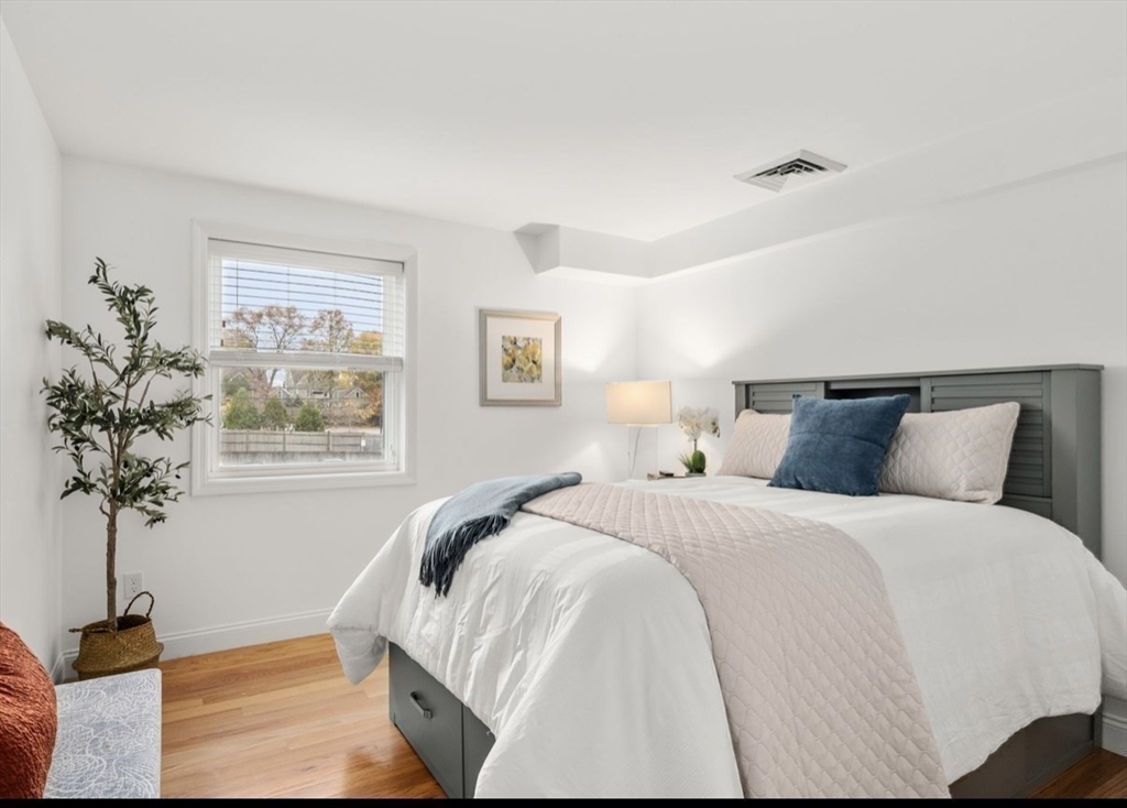 Boston, Massachusetts, 02132, United States, 2 Bedrooms Bedrooms, ,2 BathroomsBathrooms,Residential,For Sale,1987705