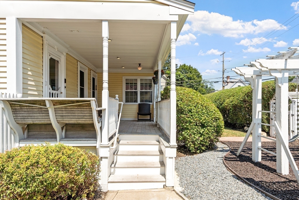 Brockton, Massachusetts, 02301, United States, 3 Bedrooms Bedrooms, ,2 BathroomsBathrooms,Residential,For Sale,1938670
