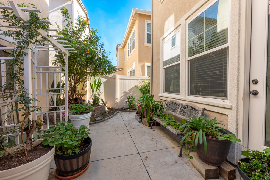 Ontario, California, 91762, United States, 3 Bedrooms Bedrooms, ,3 BathroomsBathrooms,Residential,For Sale,2013085