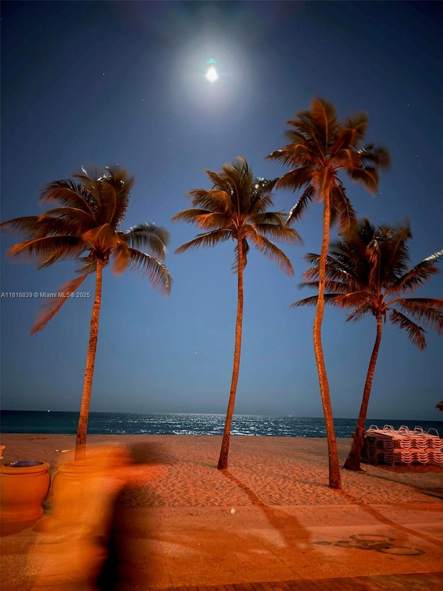 Hollywood, Florida, 33019, United States, 2 Bedrooms Bedrooms, ,1 BathroomBathrooms,Residential,For Sale,1850092