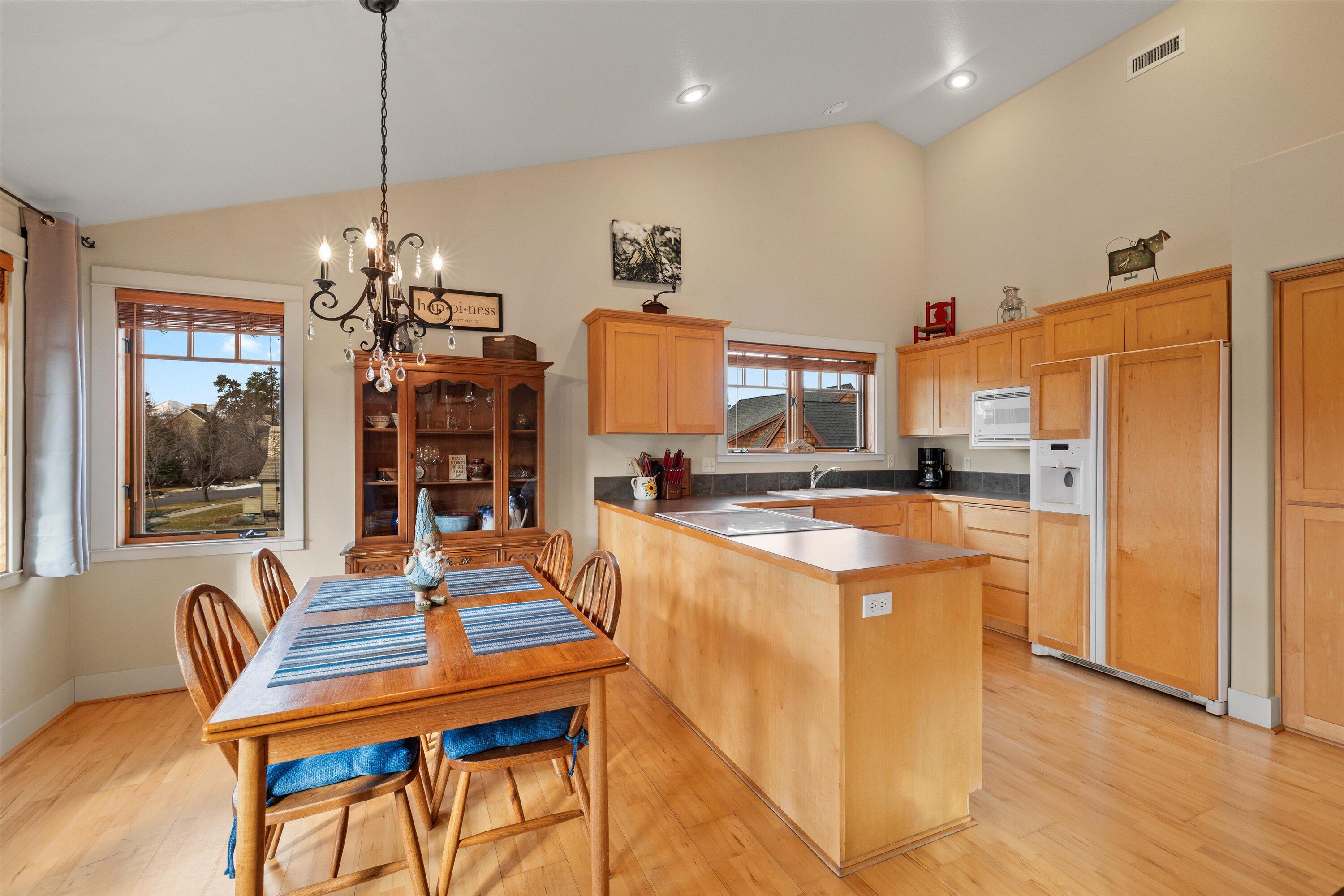 Sisters, Oregon, 97759, United States, 2 Bedrooms Bedrooms, ,2 BathroomsBathrooms,Residential,For Sale,1850003