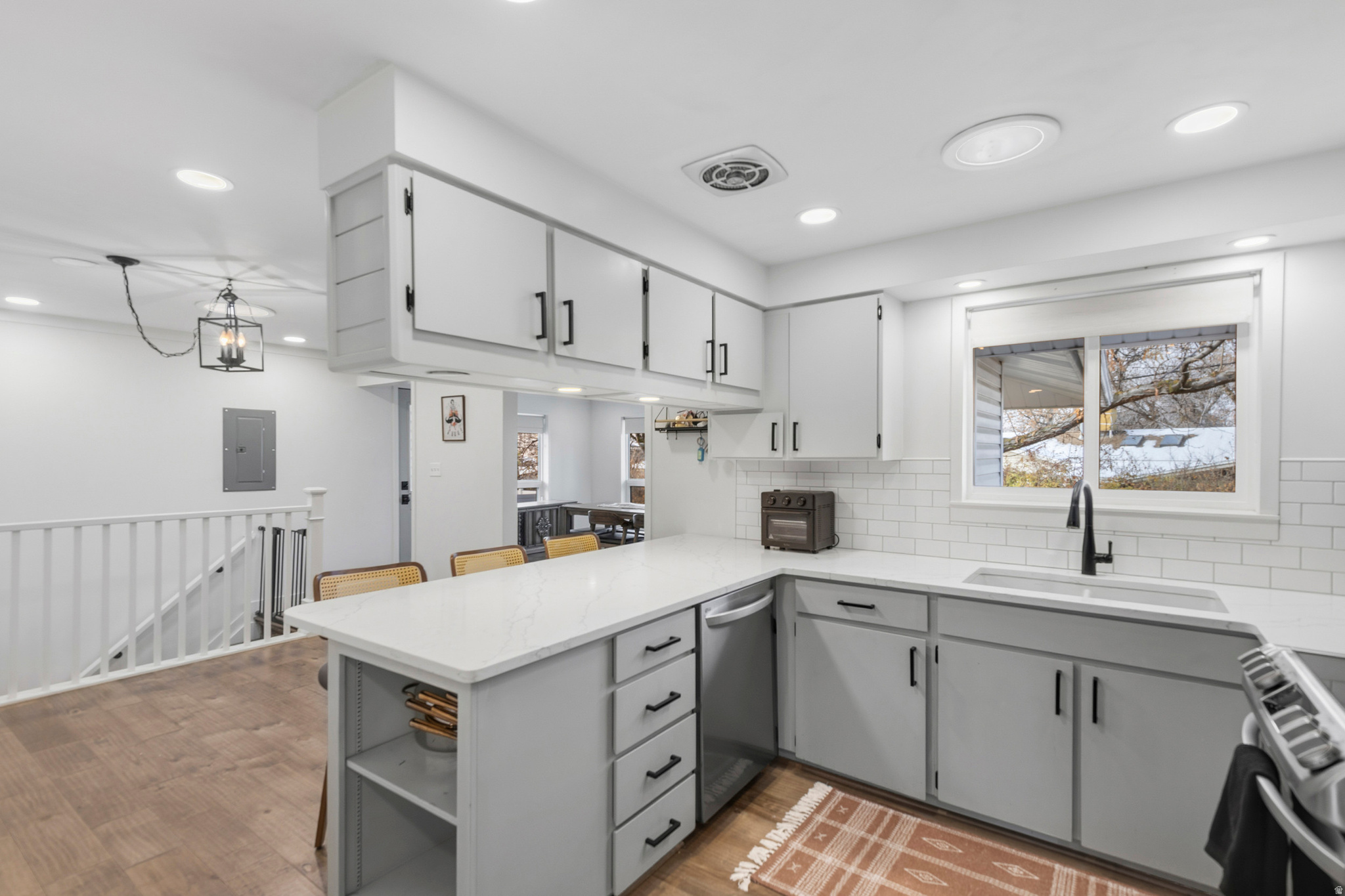 Kaysville, Utah, 84037, United States, 5 Bedrooms Bedrooms, ,1 BathroomBathrooms,Residential,For Sale,2003168