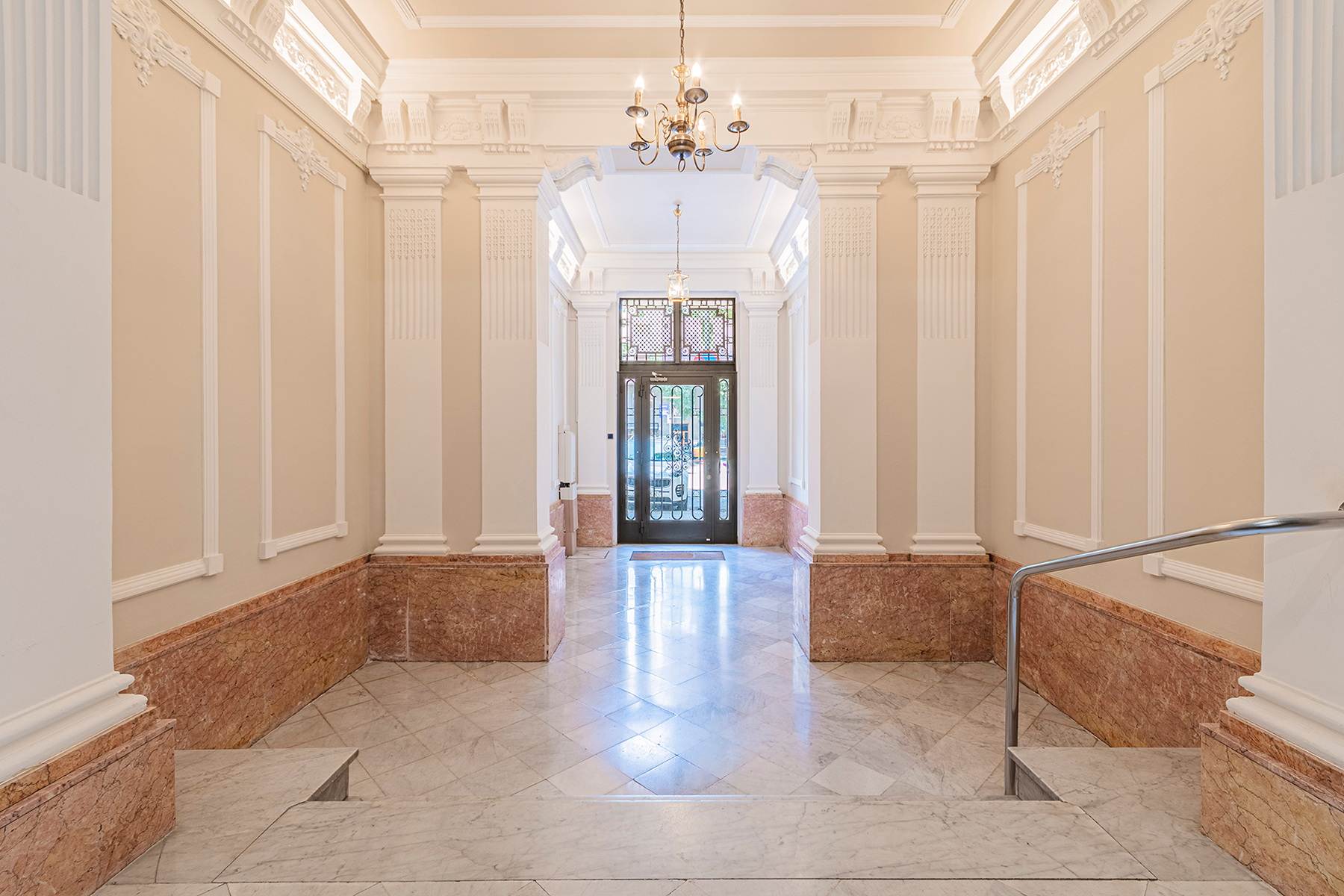  Extraordinary apartment on high floor in central Eixample - 物件實景
