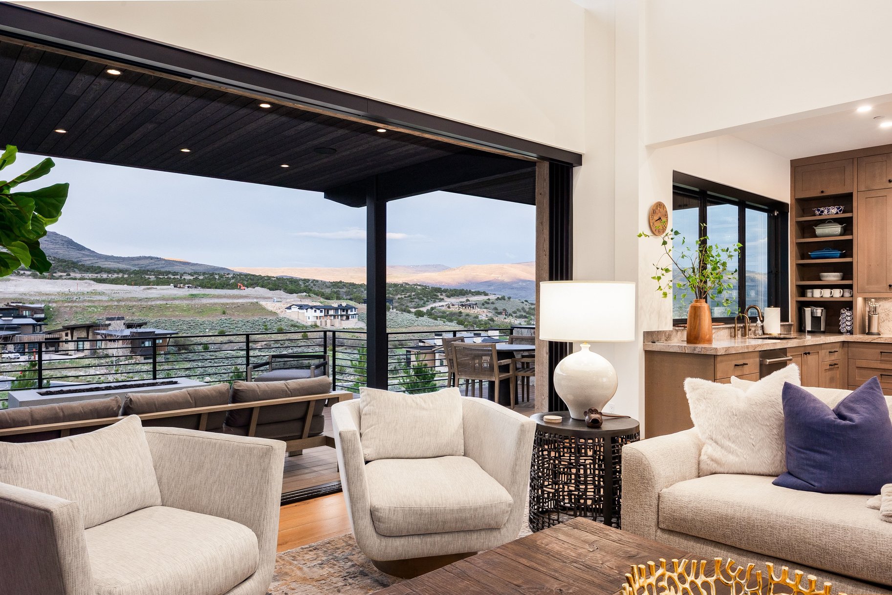  New Mountain Contemporary Home on Rare Double Lot with Timp Views - 物件實景