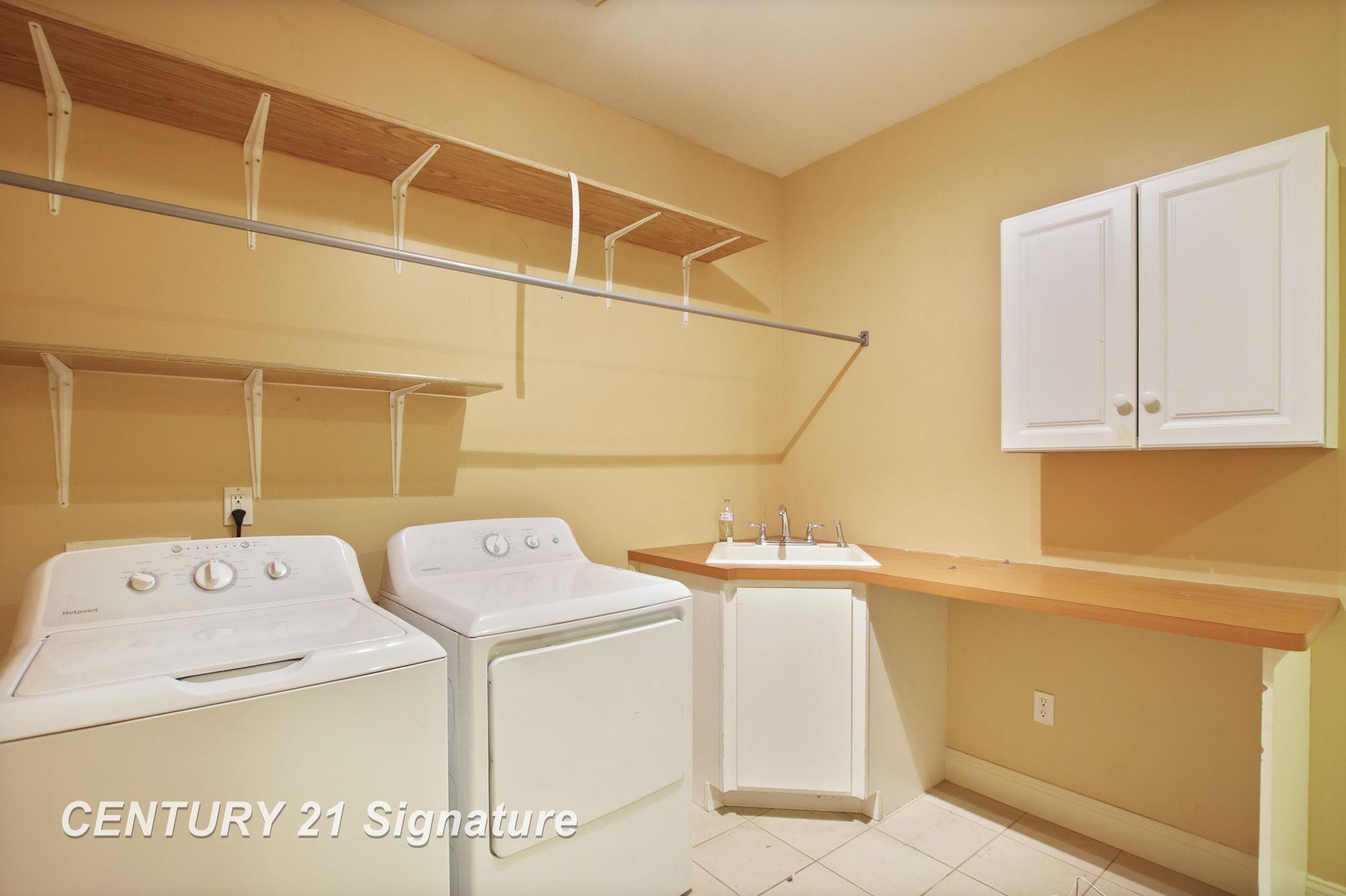 Saginaw, Michigan, 48603, United States, 4 Bedrooms Bedrooms, ,4 BathroomsBathrooms,Residential,For Sale,1920670
