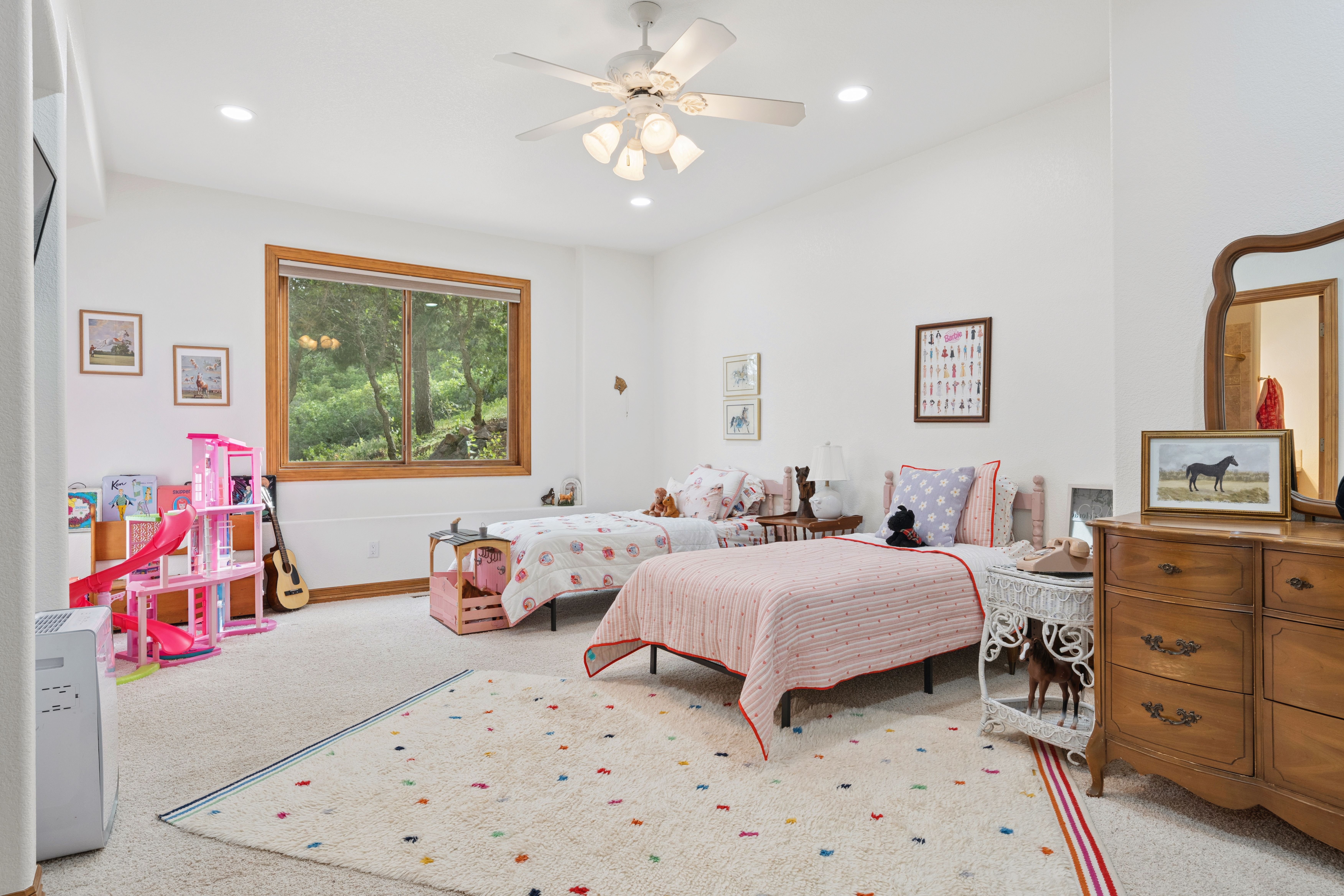  Remodeled 6,100 sq ft rancher on a magical setting spanning 72 acres - 物件實景