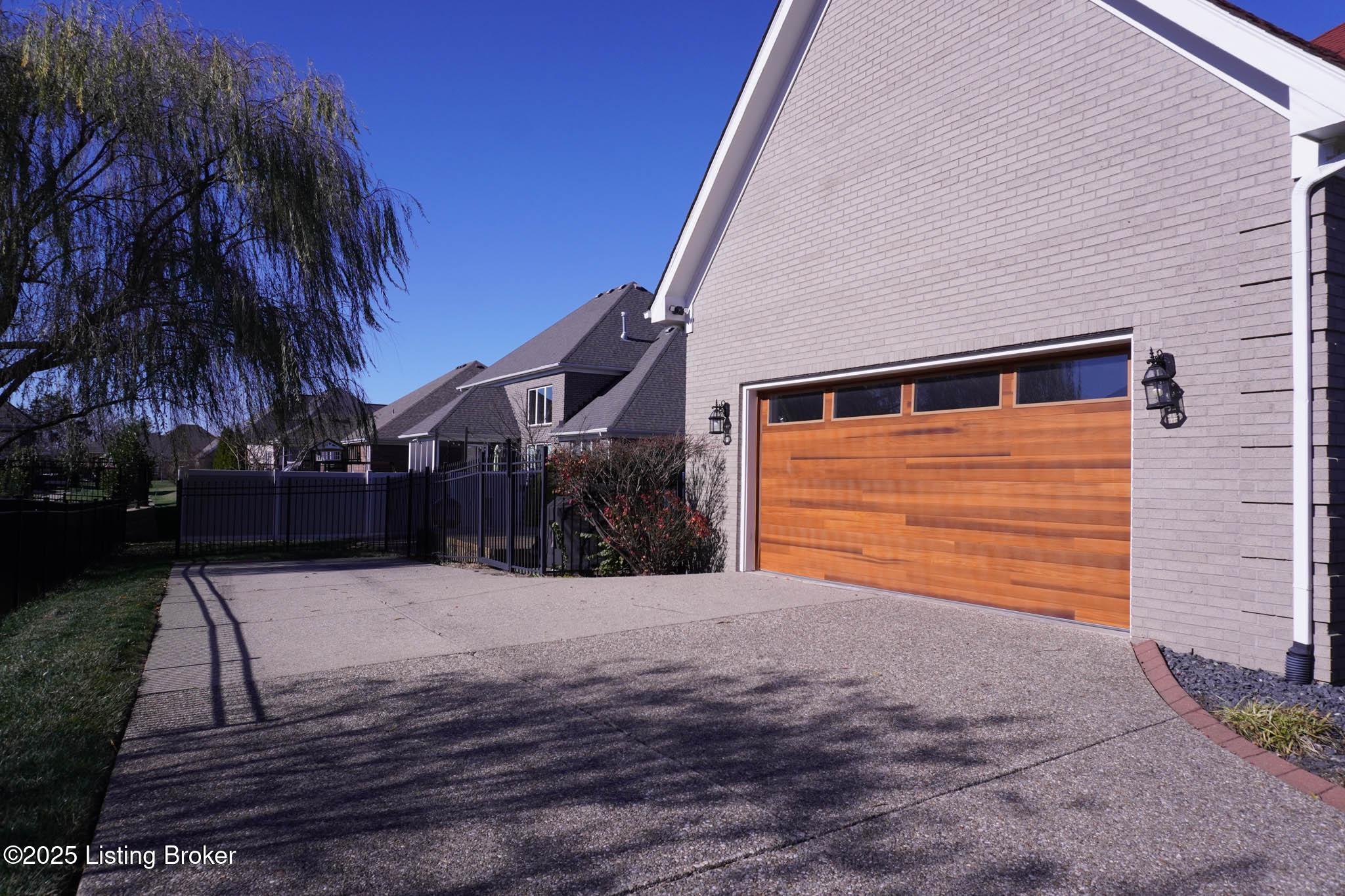 Louisville, Kentucky, 40299, United States, 3 Bedrooms Bedrooms, ,4 BathroomsBathrooms,Residential,For Sale,2000684