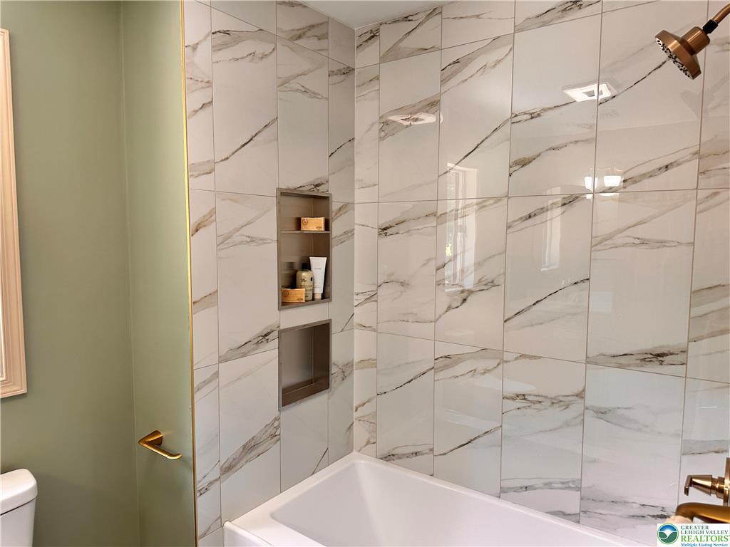 Washington Twp, Pennsylvania, 18080, United States, 3 Bedrooms Bedrooms, ,3 BathroomsBathrooms,Residential,For Sale,1984610